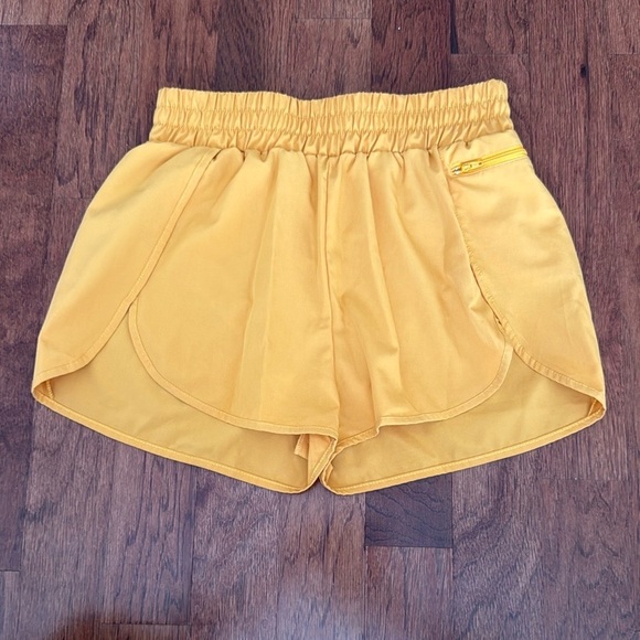 β¨ Blooming Jelly Yellow Athletic Running Shorts with Phone Pocket β Size Mediumβ¨ - Picture 2 of 4